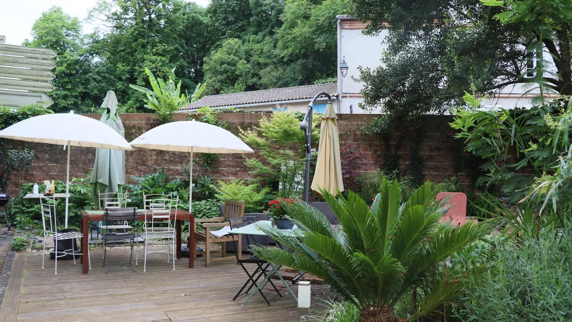 Au Jardin Bed and Breakfast Moissac