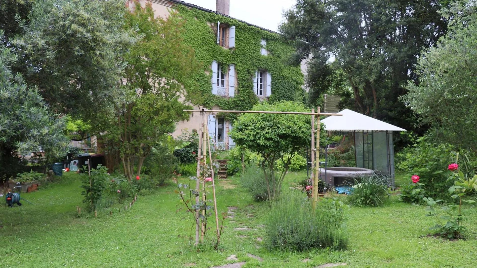 Au Jardin Bed and Breakfast Moissac